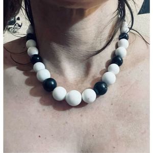 Pretty large WHITE AND BLACK BEAD CHOKER NECKLACE